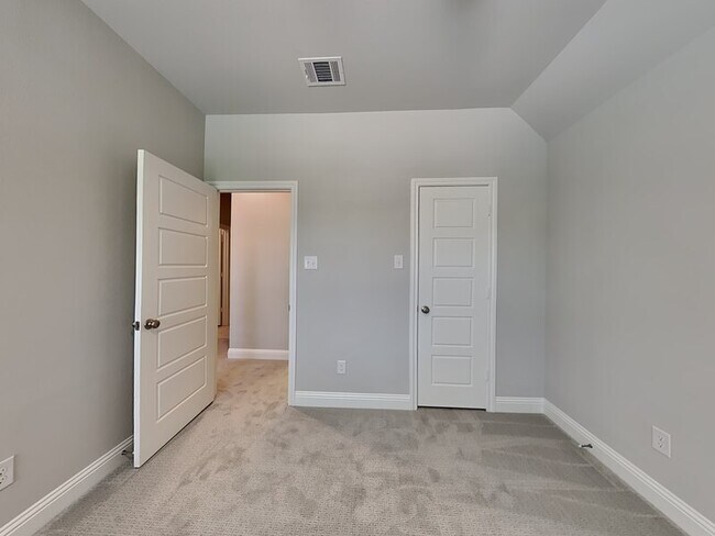 Building Photo - 315 Athenia Dr