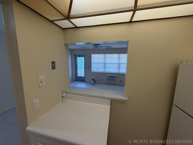 Building Photo - 261 Camden K