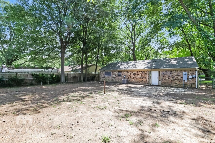 Building Photo - 3020 Normandy Dr