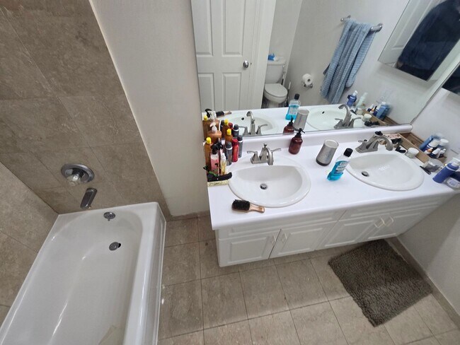 Building Photo - Rare opportunity in prestigious Hiram Square! First floor, condominium with 2-bedrooms & bonus ro...