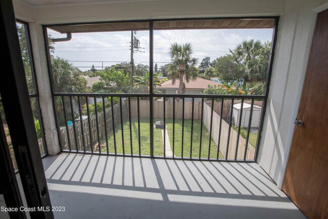 Building Photo - 277 Monroe Ave