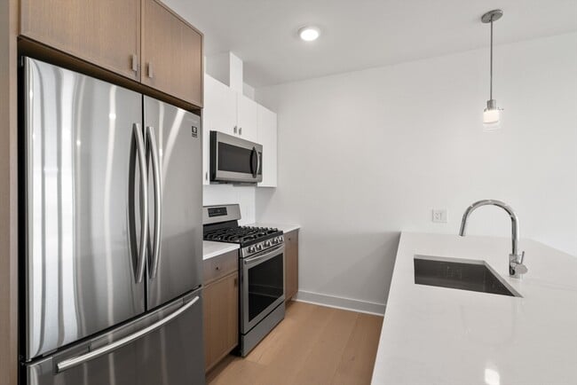 Building Photo - 917 Bennington St