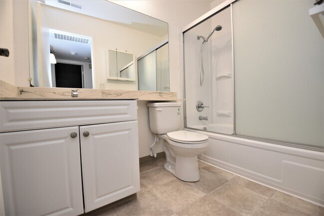 Building Photo - 3846-3846 Westporter Dr