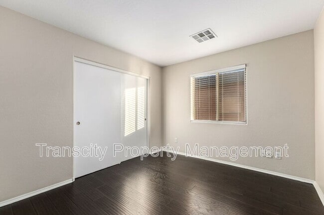 Building Photo - 41207 N Cambria Dr