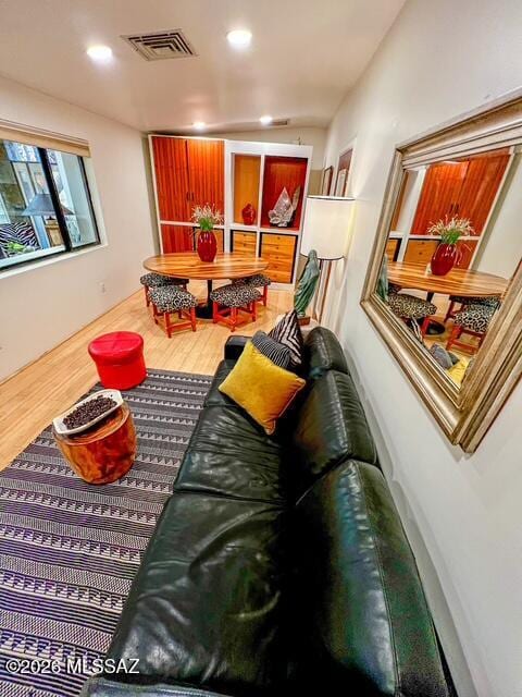 Building Photo - 708 W Mesa Verde Dr