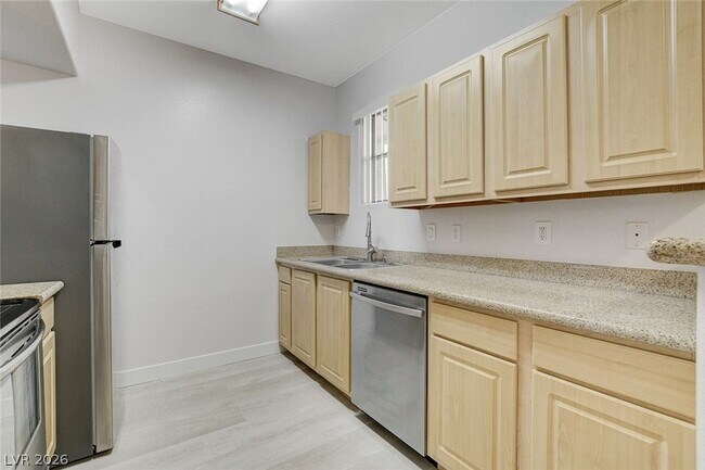 Building Photo - 8000 W Badura Ave