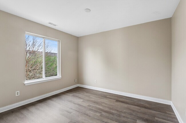 Building Photo - 21523 Franklin Cir