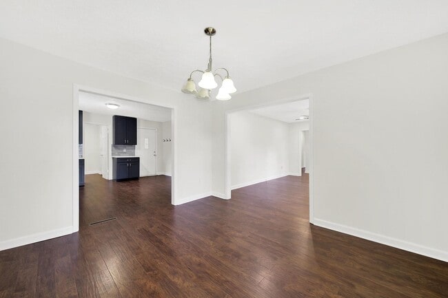 Building Photo - Beautifully Renovated Three Bed Two Bath Ranch Home in Mint Hill!