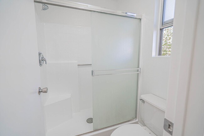 Building Photo - 2-Bedroom Townhouse with Community Pool & ...