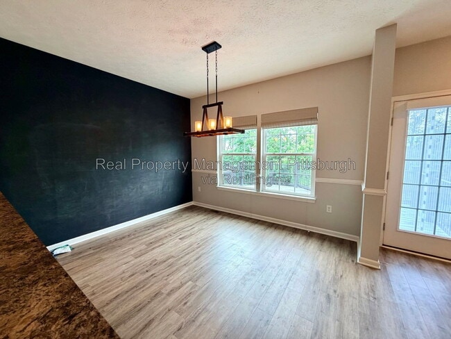 Building Photo - 242 Corey Dr