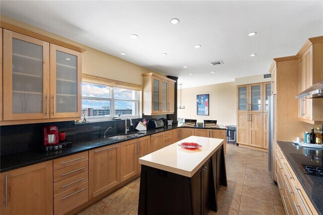 Building Photo - 3430 Galt Ocean Dr