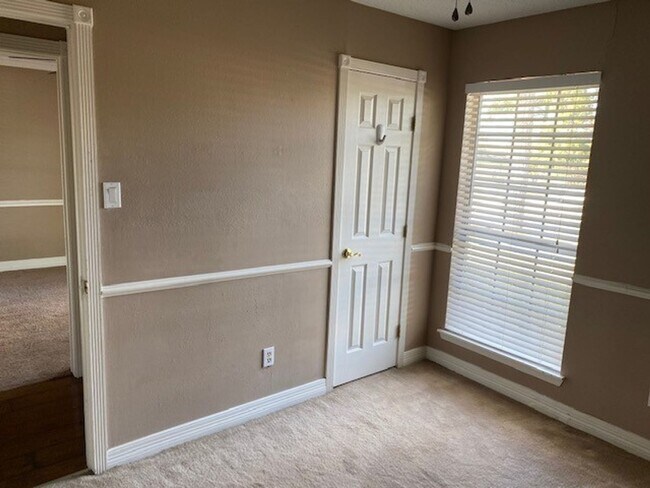 Building Photo - Lovely well cared for home on an extensive landscaped corner lot! Spacious family room with high ...