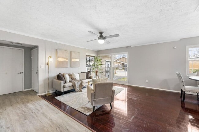 Building Photo - Miller Beach Living FREE Application Fee !