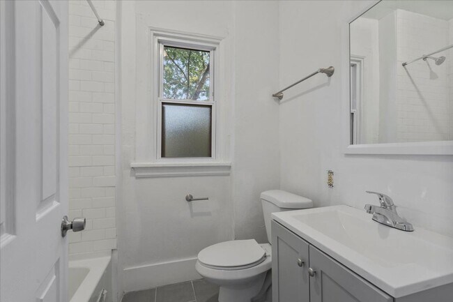 Building Photo - 5556-5558 Pocusset St