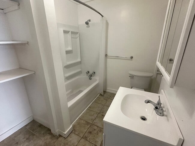 Building Photo - Single Family Home
