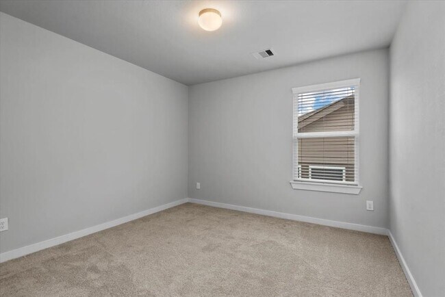 Building Photo - 15815 Eastern Meadowlark Wy