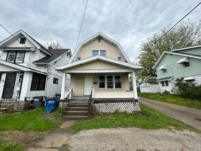 Building Photo - Charming 3 Bedroom Home Near East Toledo & Downtown