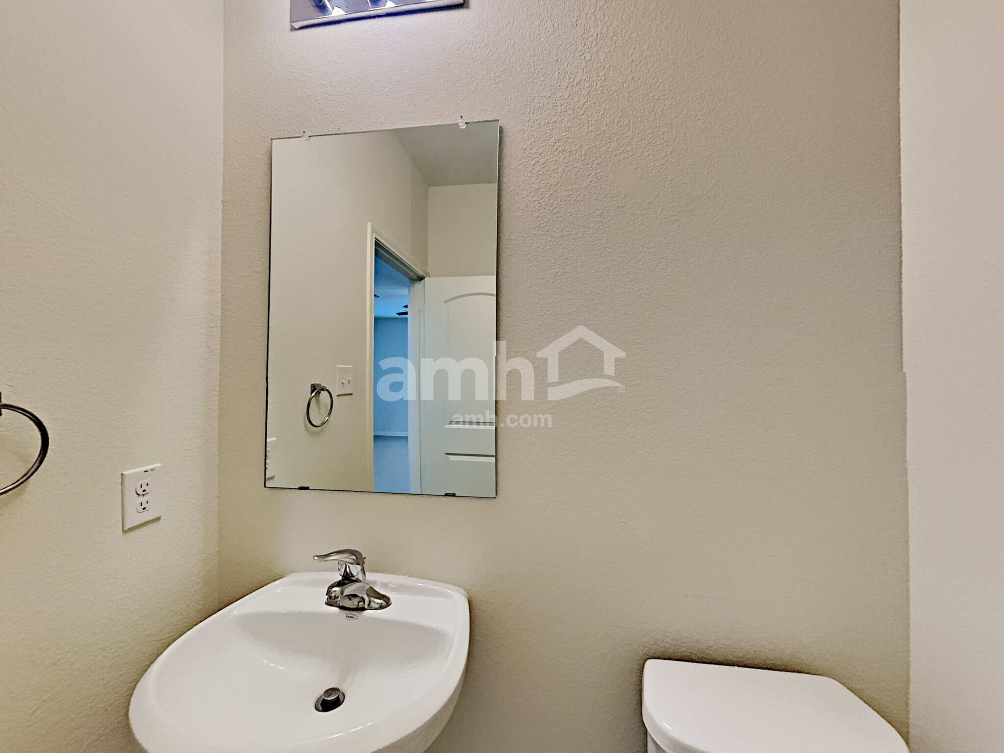 Building Photo - 12898 Cedarcreek Trl