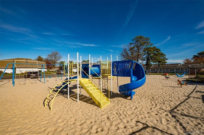 Building Photo - 213 Storm Dr