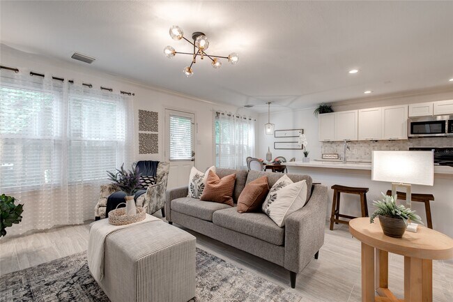 Building Photo - 35 N Walden Elms Cir