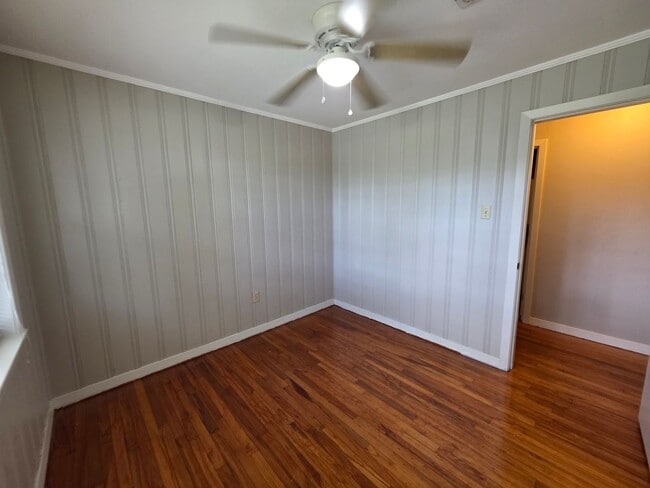 Building Photo - 4BR/2BA lake view home with covered back p...