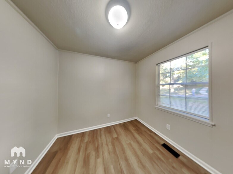 Building Photo - 713 Kingman Rd
