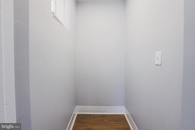 Building Photo - 9 Glenmore Ave