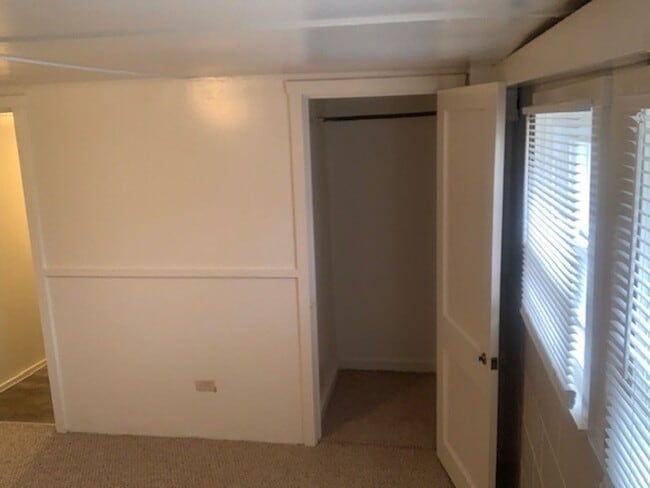 Building Photo - 2 Bed 1 Bath