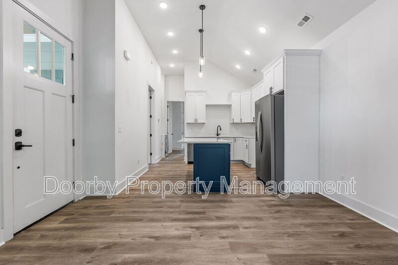 Building Photo - 2305 Kirby Ave