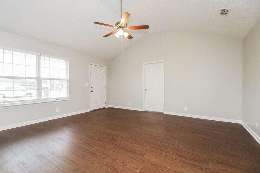 Building Photo - 1606 Vista Ct