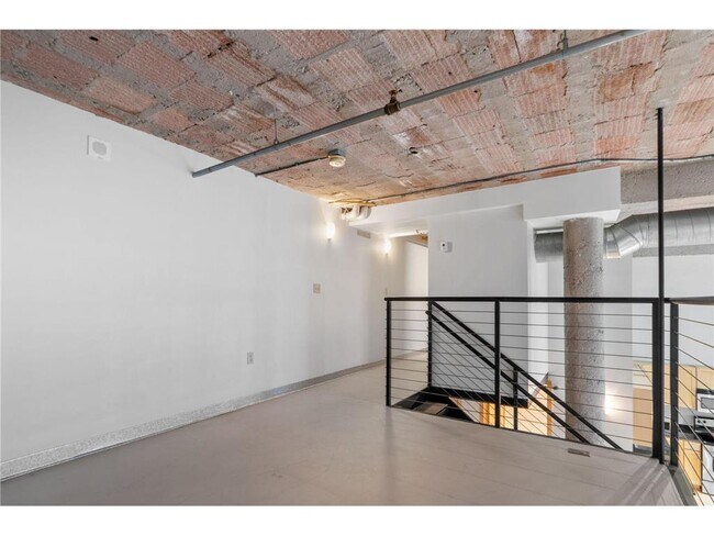 Building Photo - 521 S 7th St