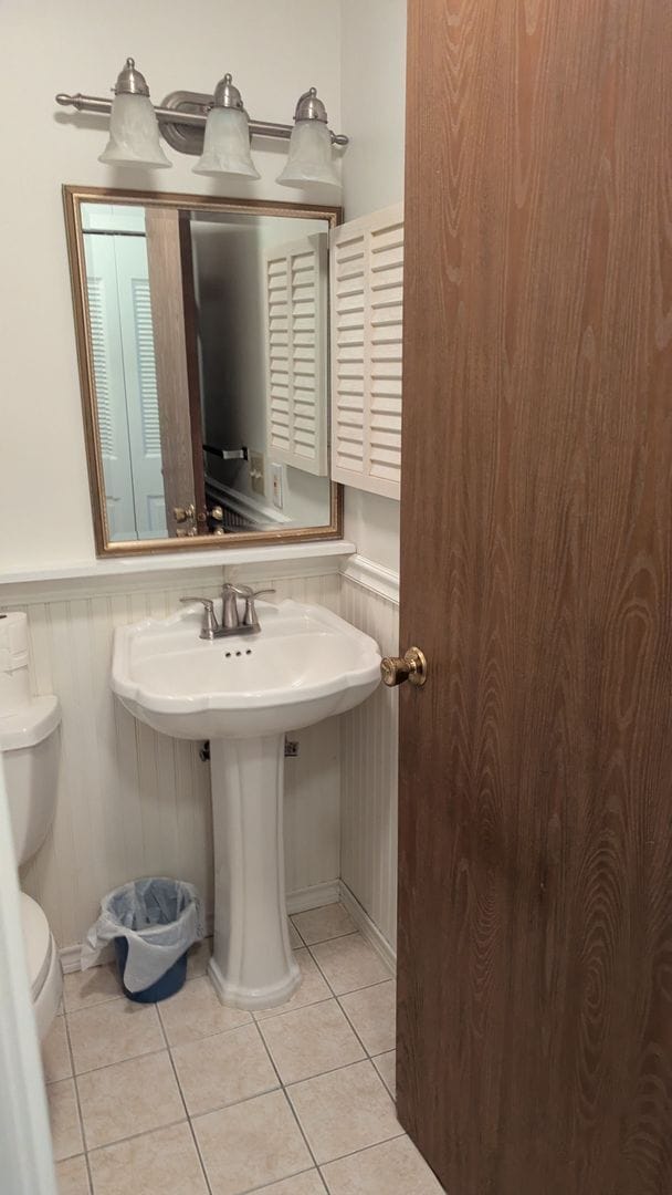 Building Photo - Recently renovated 1st floor condo for ren...