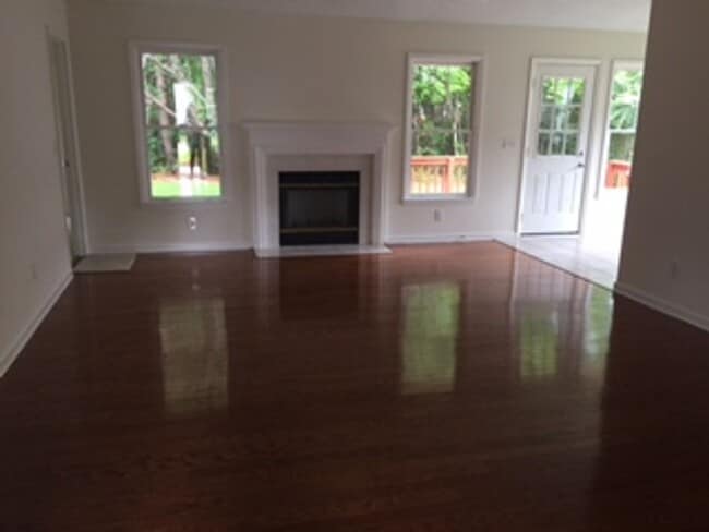 Building Photo - 633 N Hampton Rd