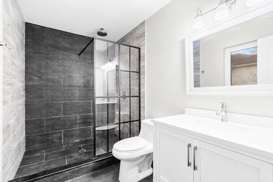 Main Bath - 71 Saint Marys Pl