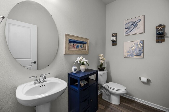 Building Photo - Luxury Living for Lease – 5BR Home with Of...