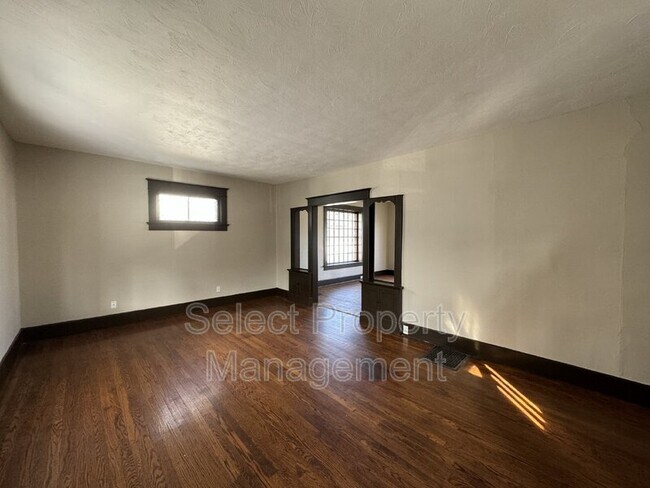 Building Photo - 1230 W Wildwood Ave