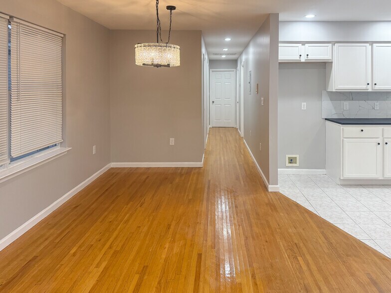 Building Photo - 632 Norwood Ter