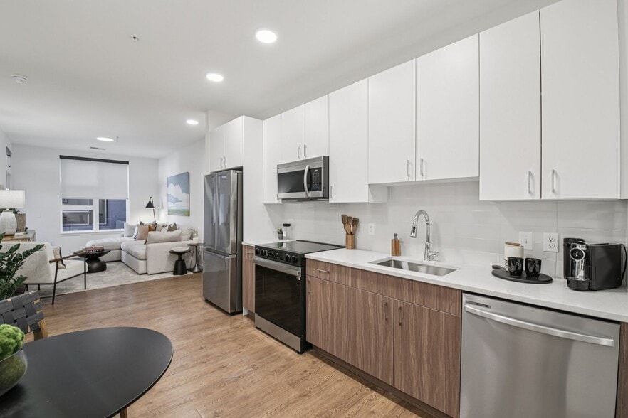 Building Photo - akin Tennyson