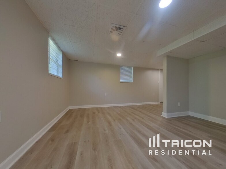 Building Photo - 4142 Pine Valley Dr