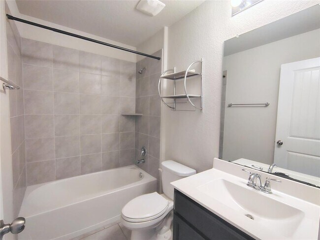 Building Photo - 18315 Pin Oak Lake Dr