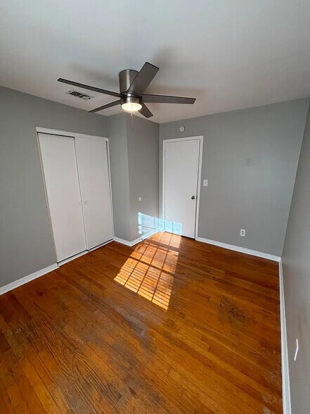 Building Photo - 320 Vanderbilt Dr