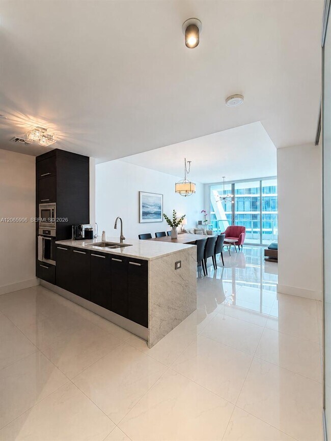 Building Photo - 900 Biscayne Blvd