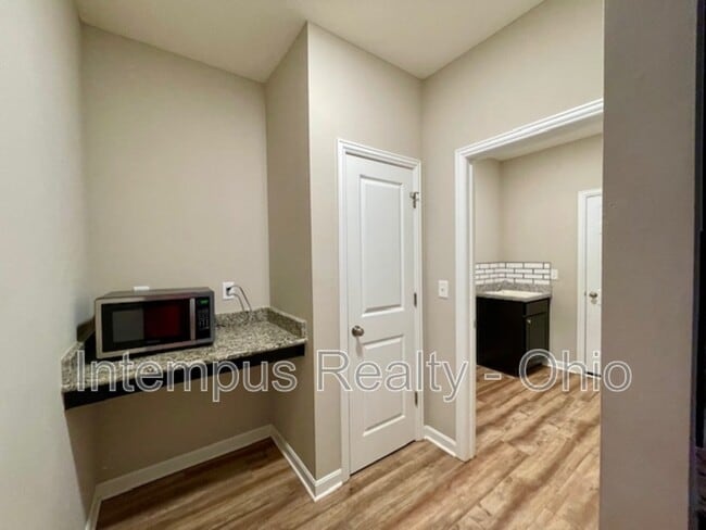 Building Photo - 7311 Blackwell Dr