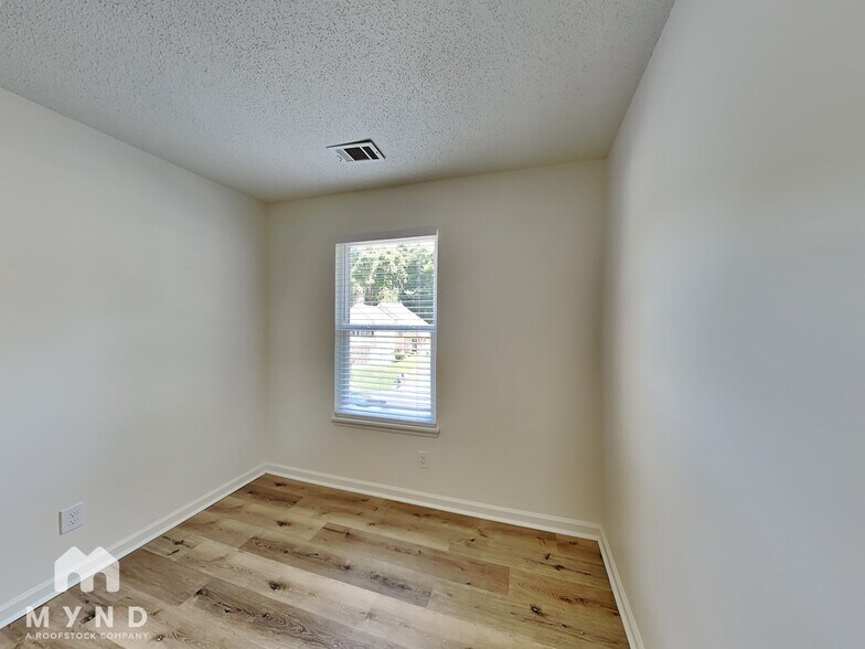 Building Photo - 3221 River Mist Cove