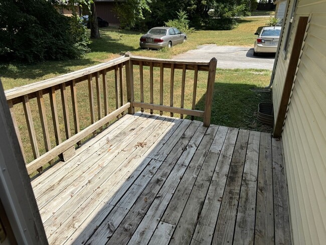 Building Photo - Refreshed 2-Bedroom Duplex in the Heart of...