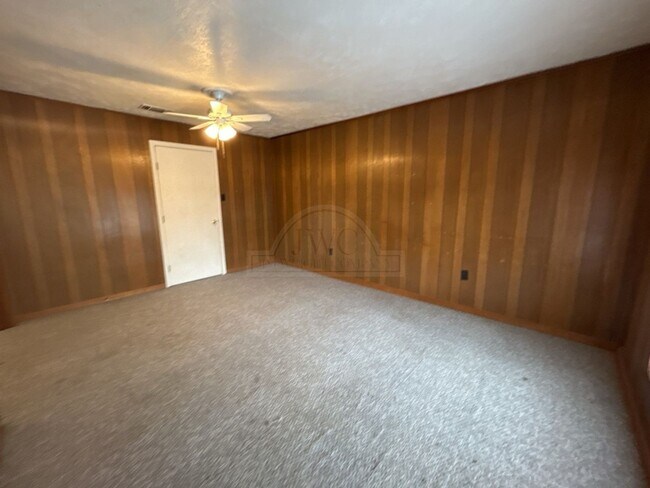 Building Photo - 2134 Circle Dr