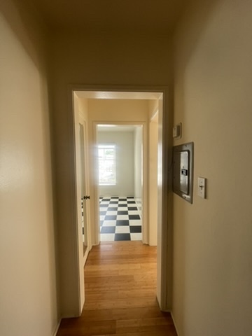 separation of living spaces/Kitchen, dressing area - 7920 Norton Ave