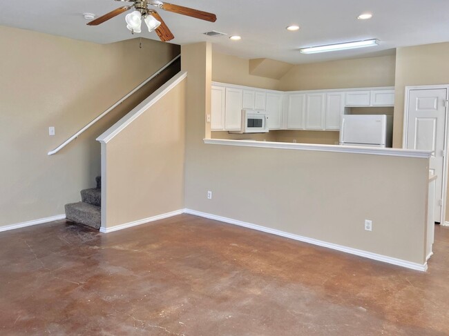 Building Photo - Lovely 2-story | 3-bedroom | 2.5-bath duplex | Cul-de-sac | Side yard | Great location!