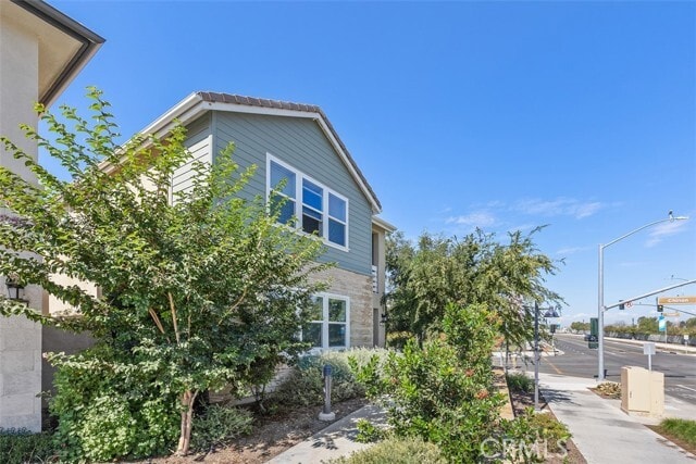 Building Photo - 395 Sawbuck