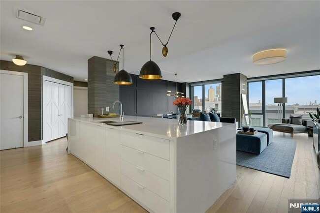 Building Photo - 9 Ave at Port Imperial